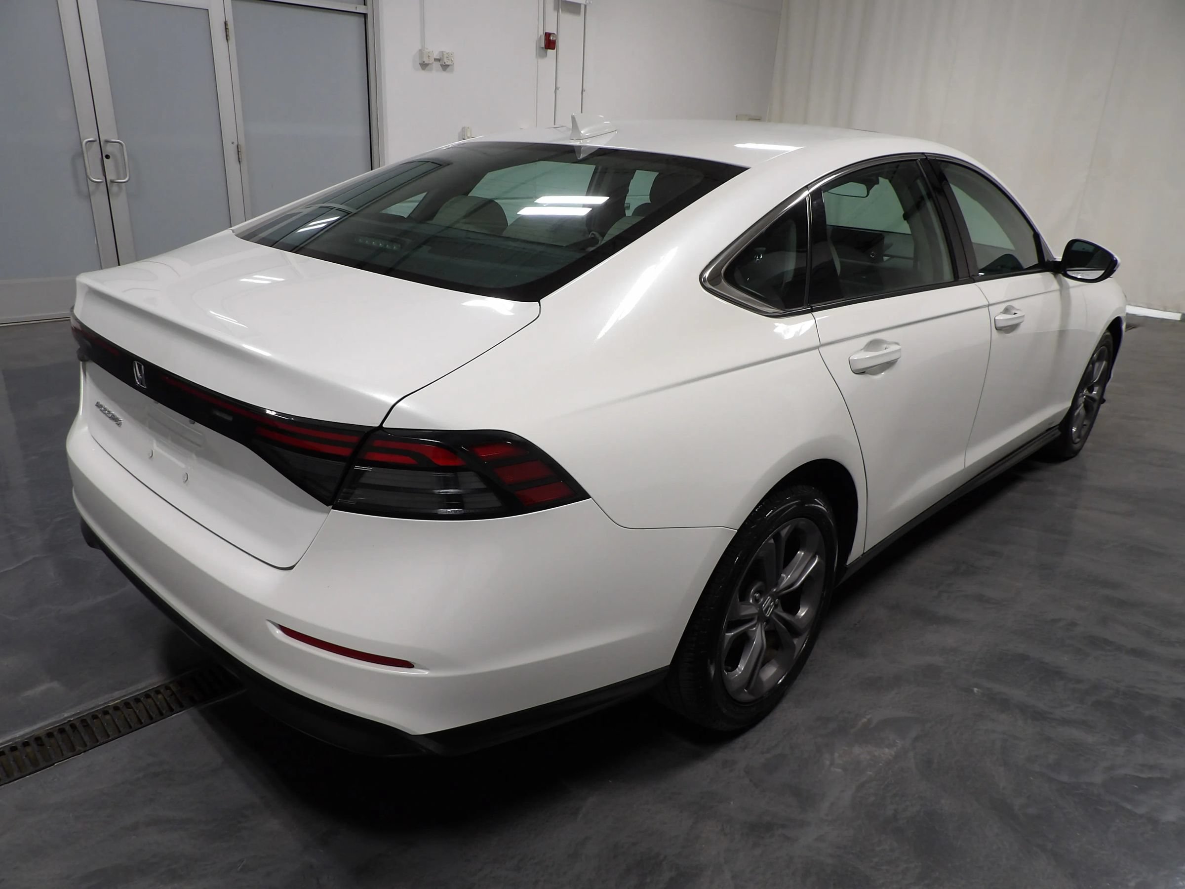 Used 2023 Honda Accord EX image 6