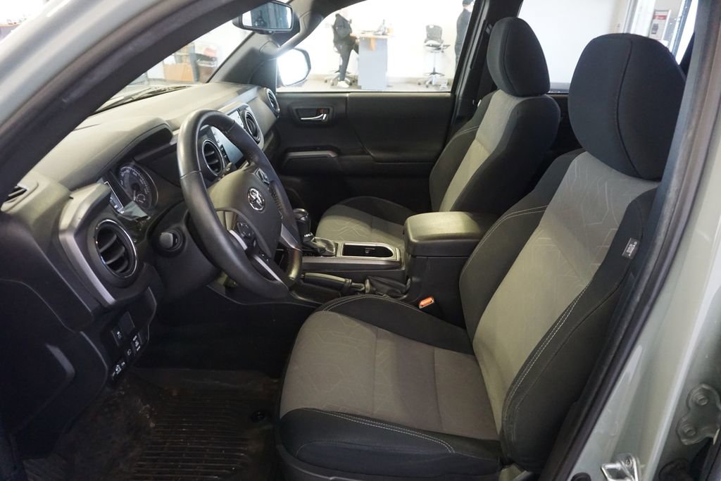 Used 2023 Toyota Tacoma TRD Sport w/ Black Out Package (TMS) image 16