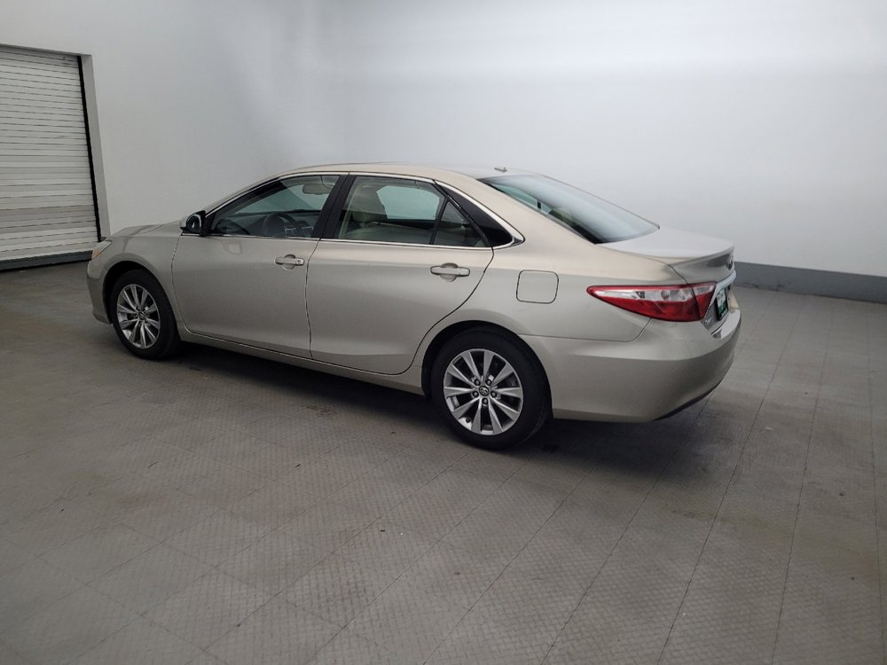 Used 2017 Toyota Camry XLE w/ Moonroof Package FWD image 3