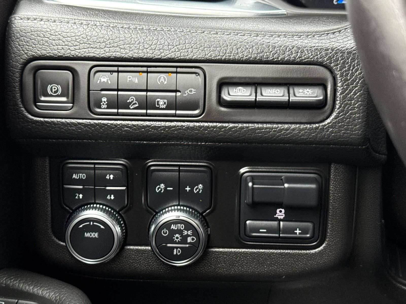 Used 2022 GMC Yukon Denali w/ Denali Premium Package AWD/4WD image 19