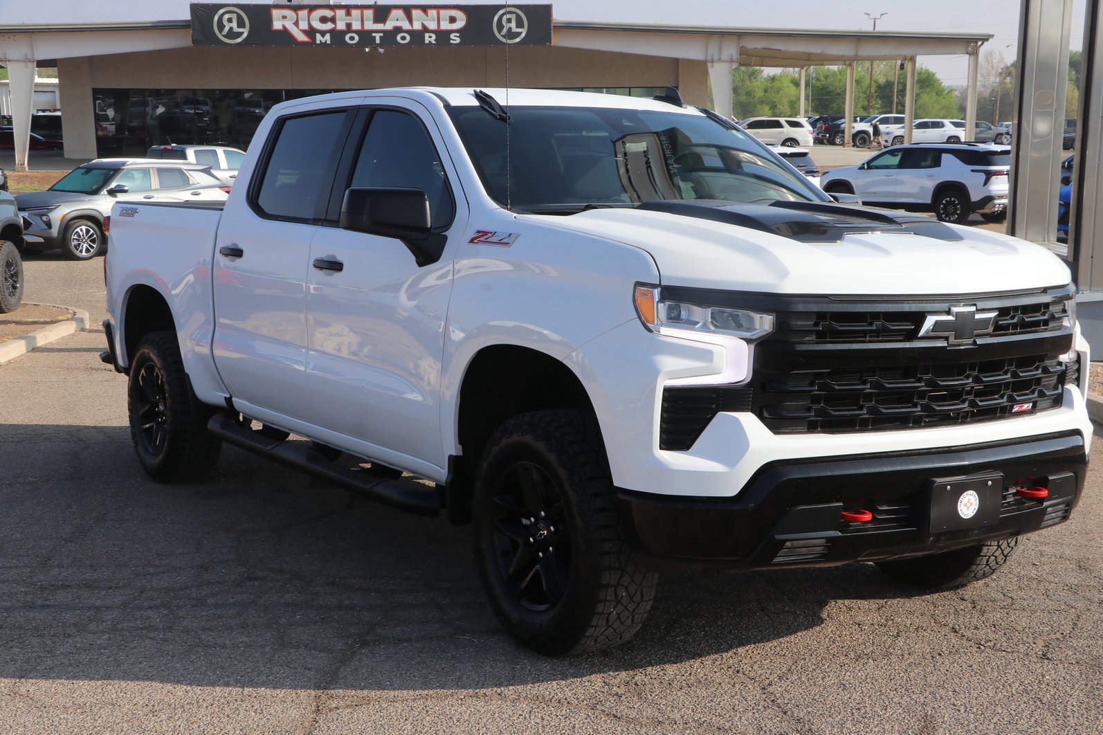Used 2024 Chevrolet Silverado 1500 LT Trail Boss w/ Convenience Package II image 1