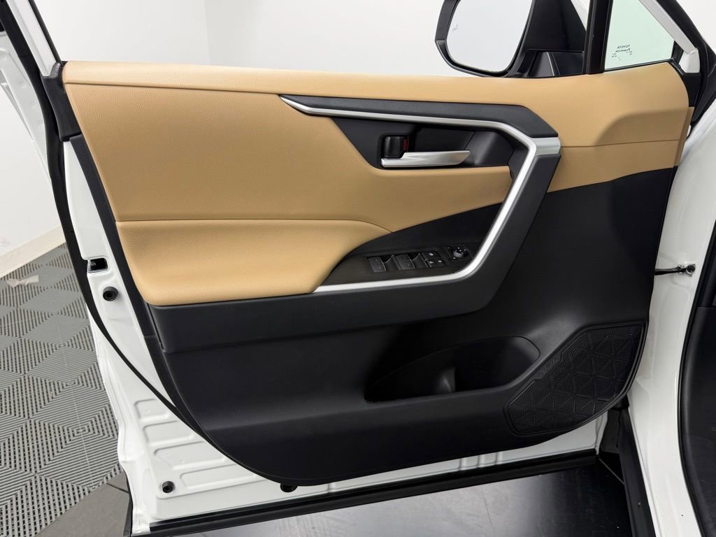 Certified 2025 Toyota RAV4 XLE w/ Convenience Package FWD image 19