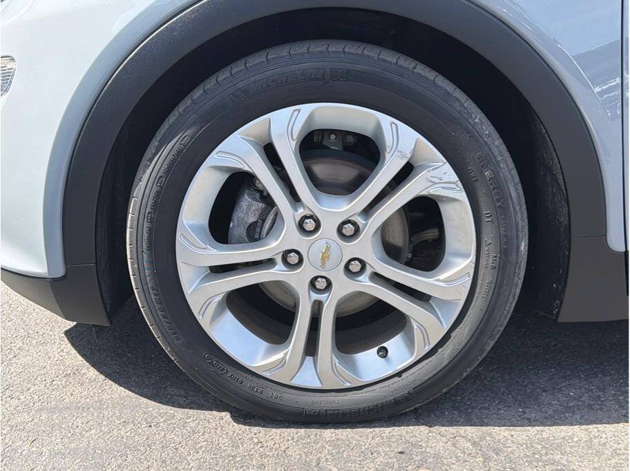 Used 2020 Chevrolet Bolt LT FWD image 30