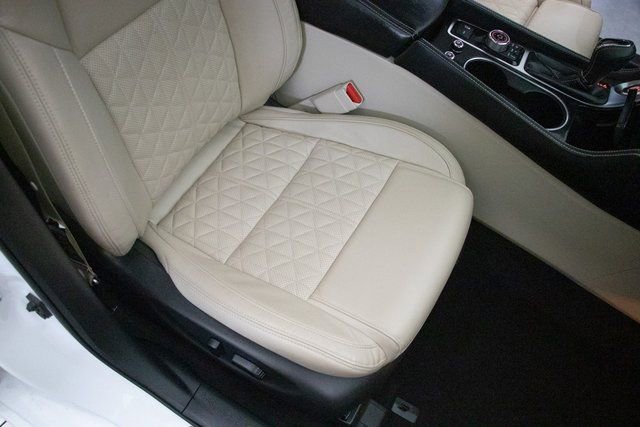 Used 2023 Nissan Maxima Platinum image 17