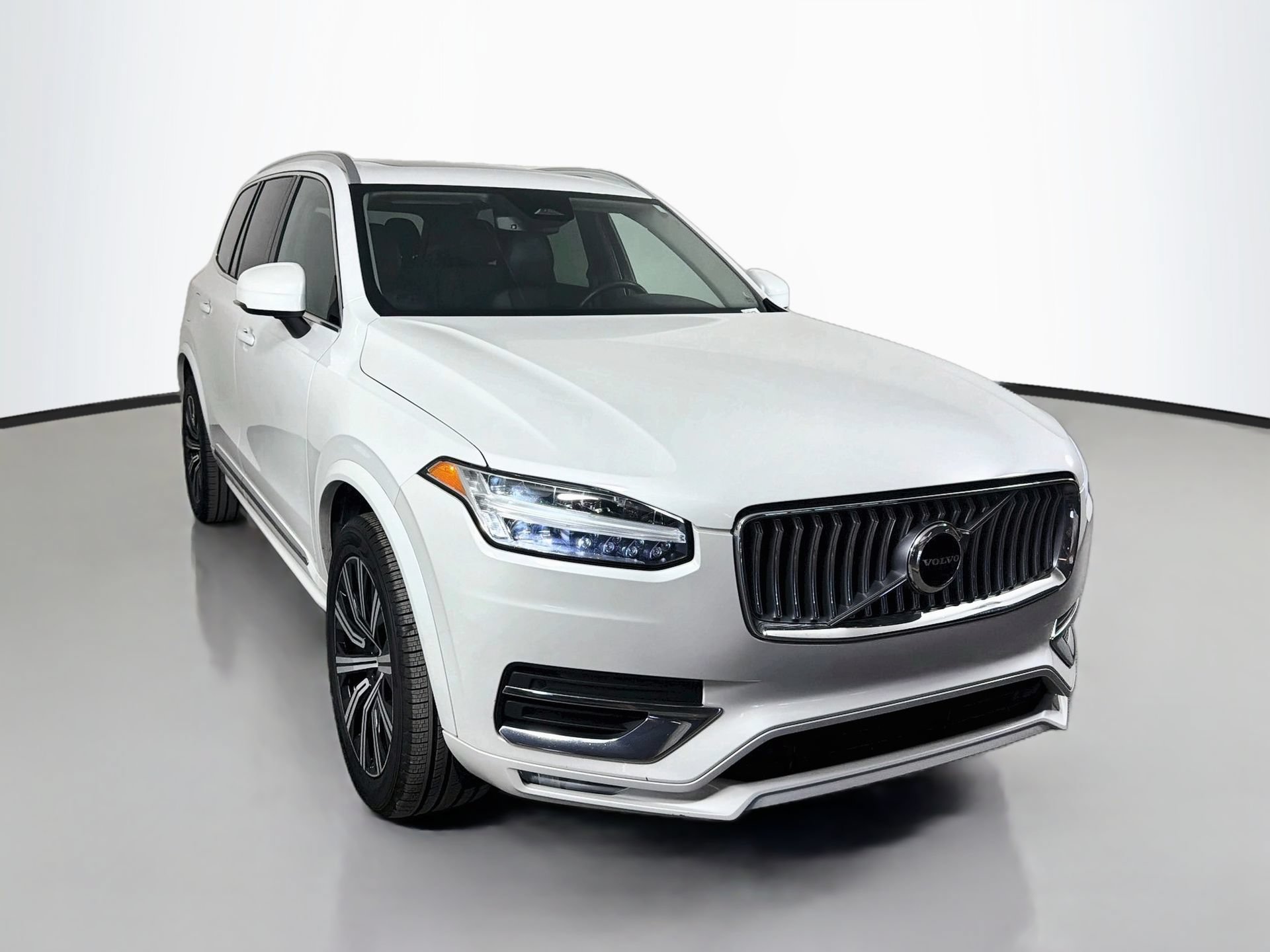 Certified 2024 Volvo XC90 B5 Core AWD/4WD image 3