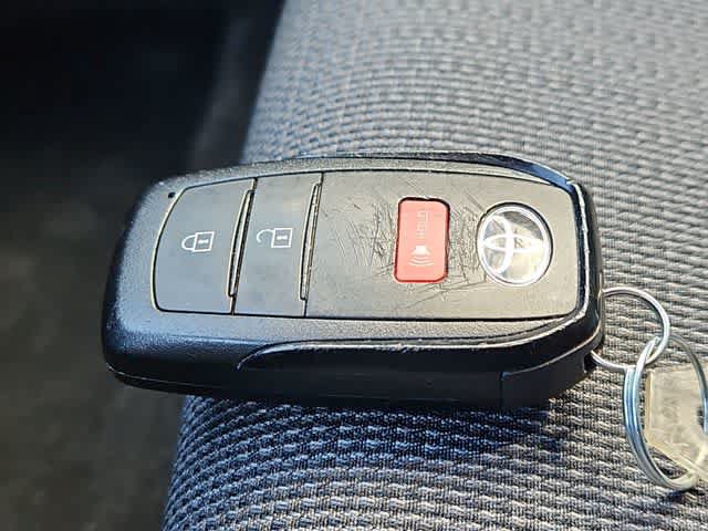 Used 2025 Toyota Prius LE FWD image 28