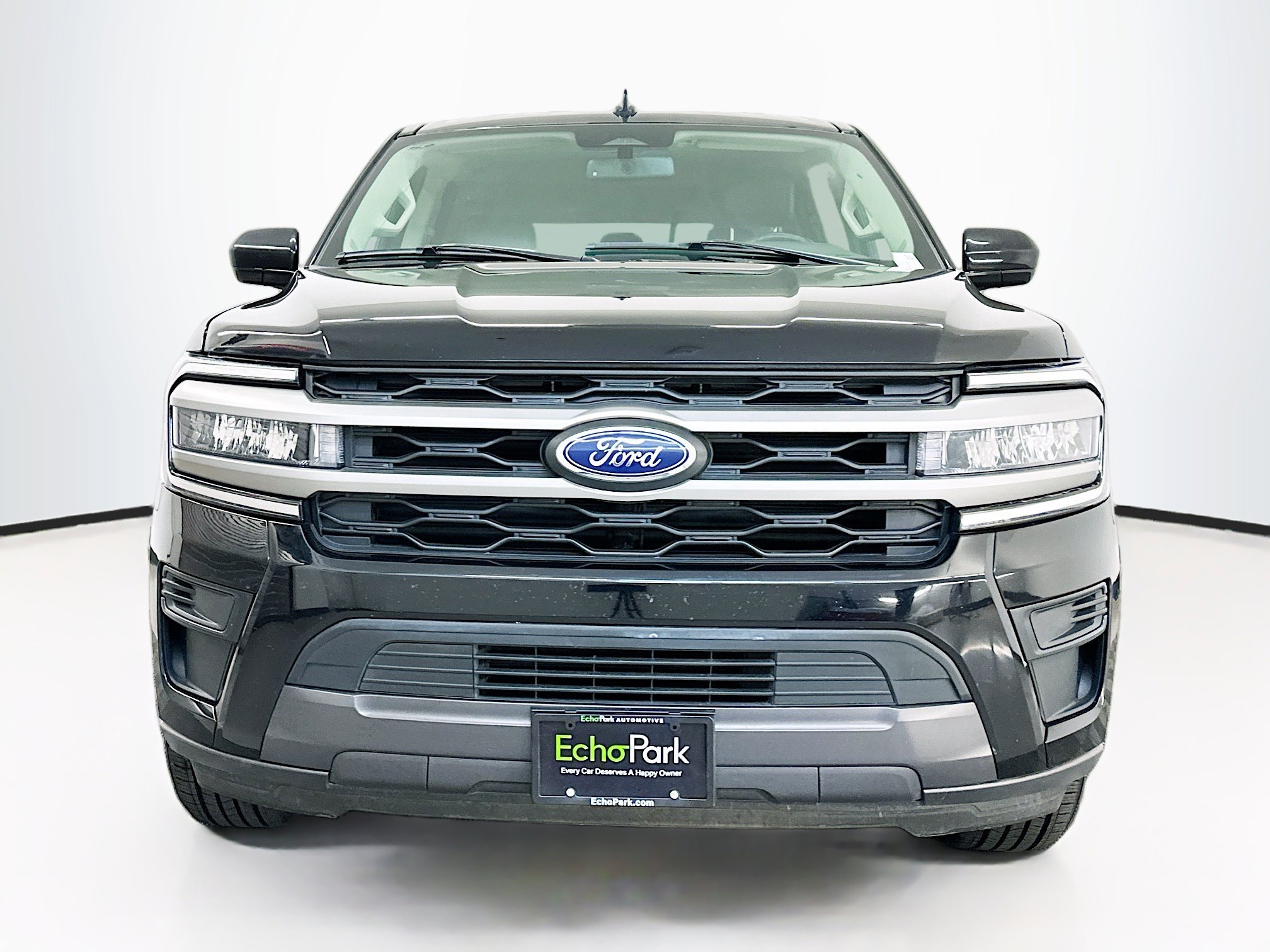 Used 2024 Ford Expedition XLT image 2