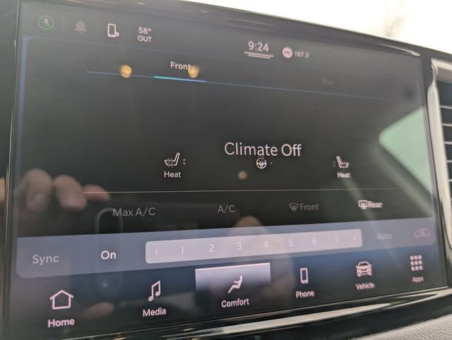 Used 2022 Chrysler Pacifica Touring-L image 4