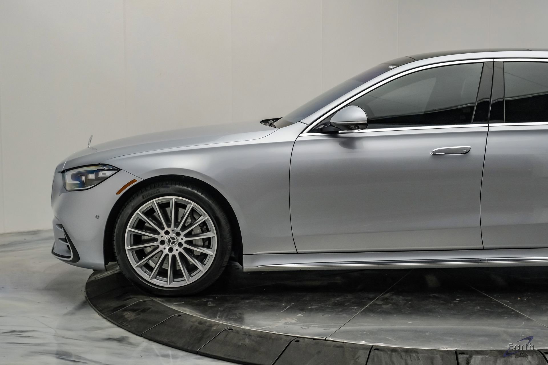 Used 2022 Mercedes-Benz S 580 4MATIC Sedan w/ AMG Line Package image 11