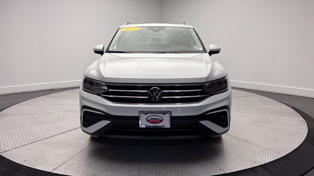 Used 2024 Volkswagen Tiguan SE w/ Panoramic Sunroof Package AWD/4WD image 44