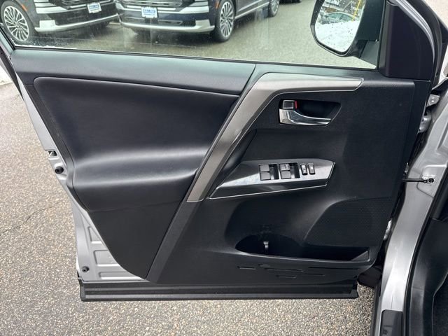 Used 2017 Toyota RAV4 SE image 11