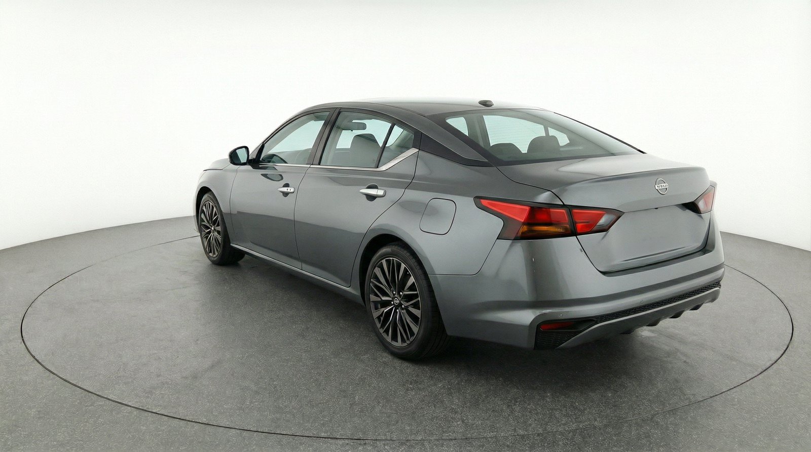 Used 2025 Nissan Altima 2.5 SV FWD image 6