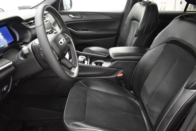 Used 2024 Jeep Grand Cherokee Altitude AWD/4WD image 22
