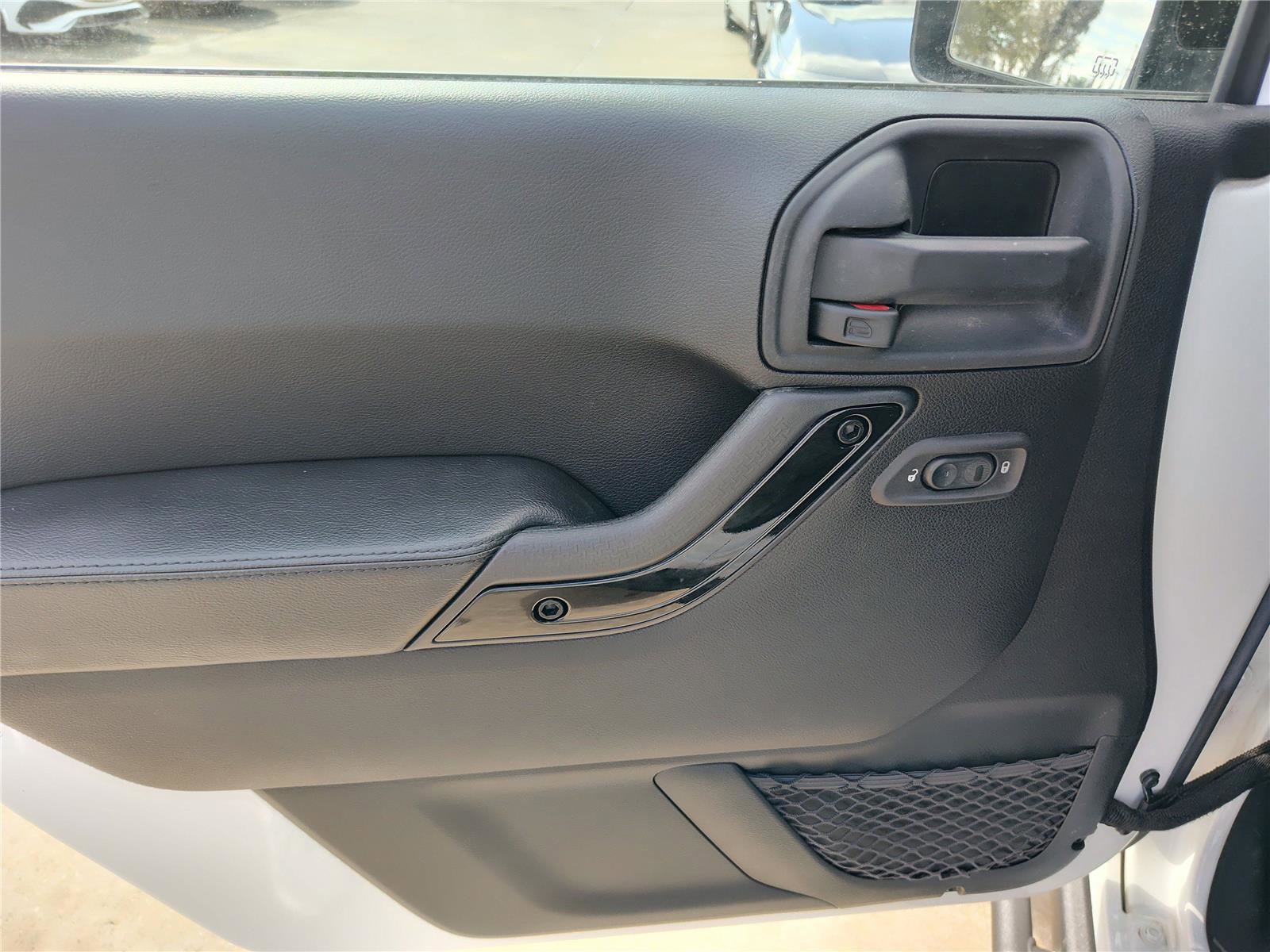 Used 2015 Jeep Wrangler Altitude image 13