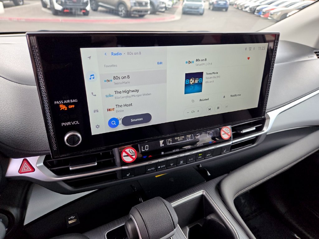 Used 2025 Toyota Sienna XLE FWD image 27