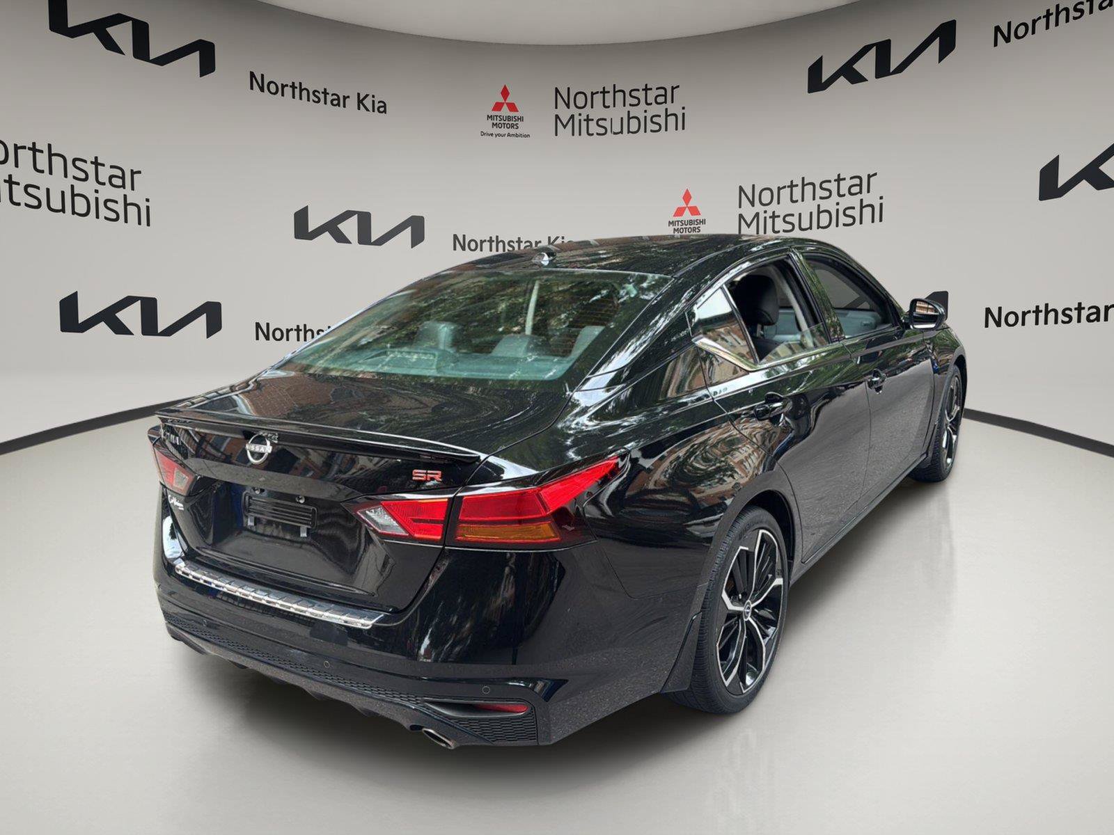 Used 2023 Nissan Altima 2.5 SR FWD image 9