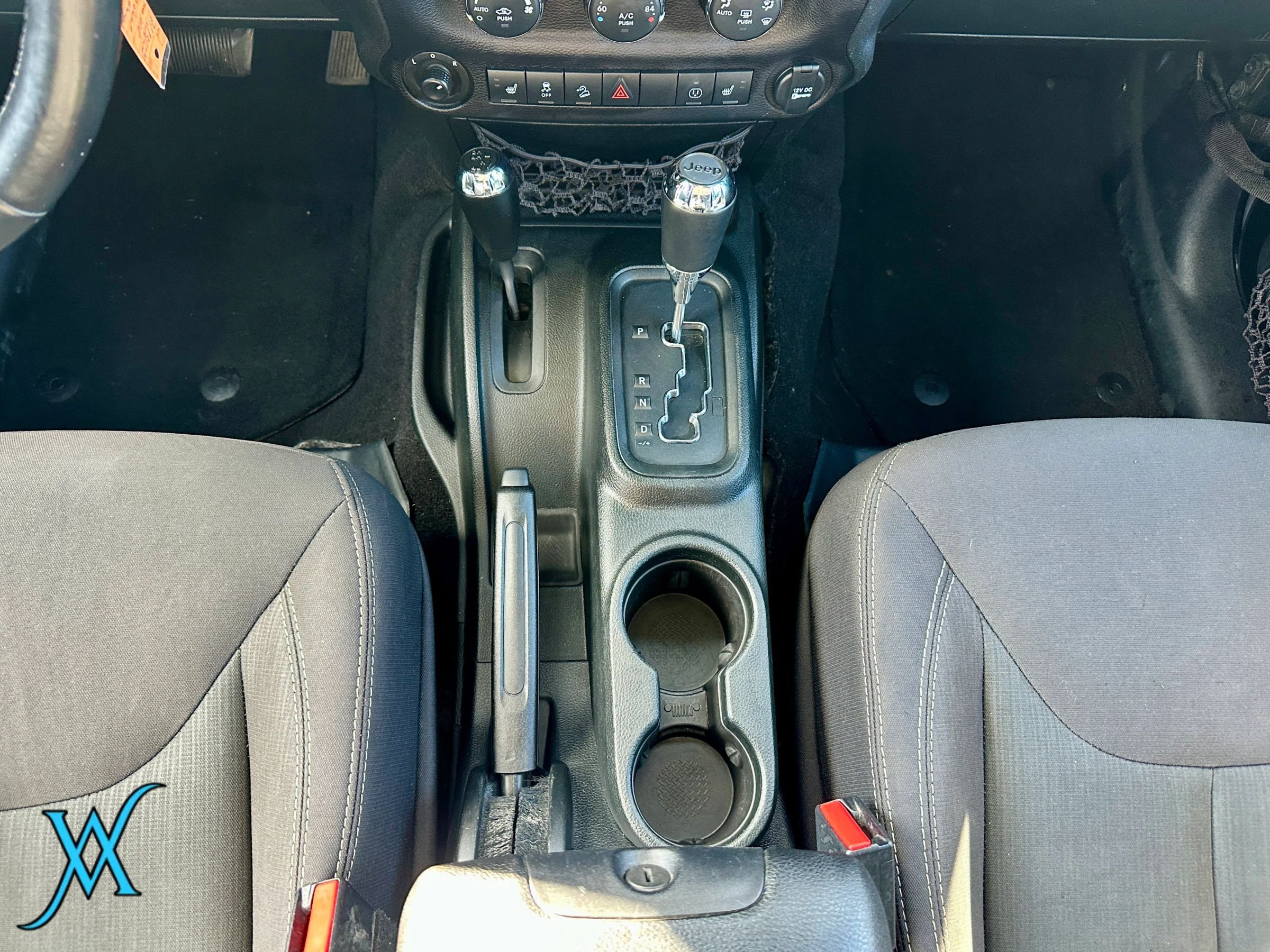 Used 2018 Jeep Wrangler Unlimited Sahara w/ Connectivity Group AWD/4WD image 34
