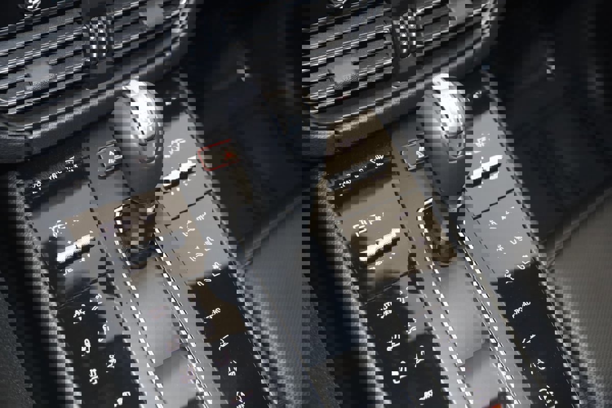 Used 2025 Porsche Macan image 7