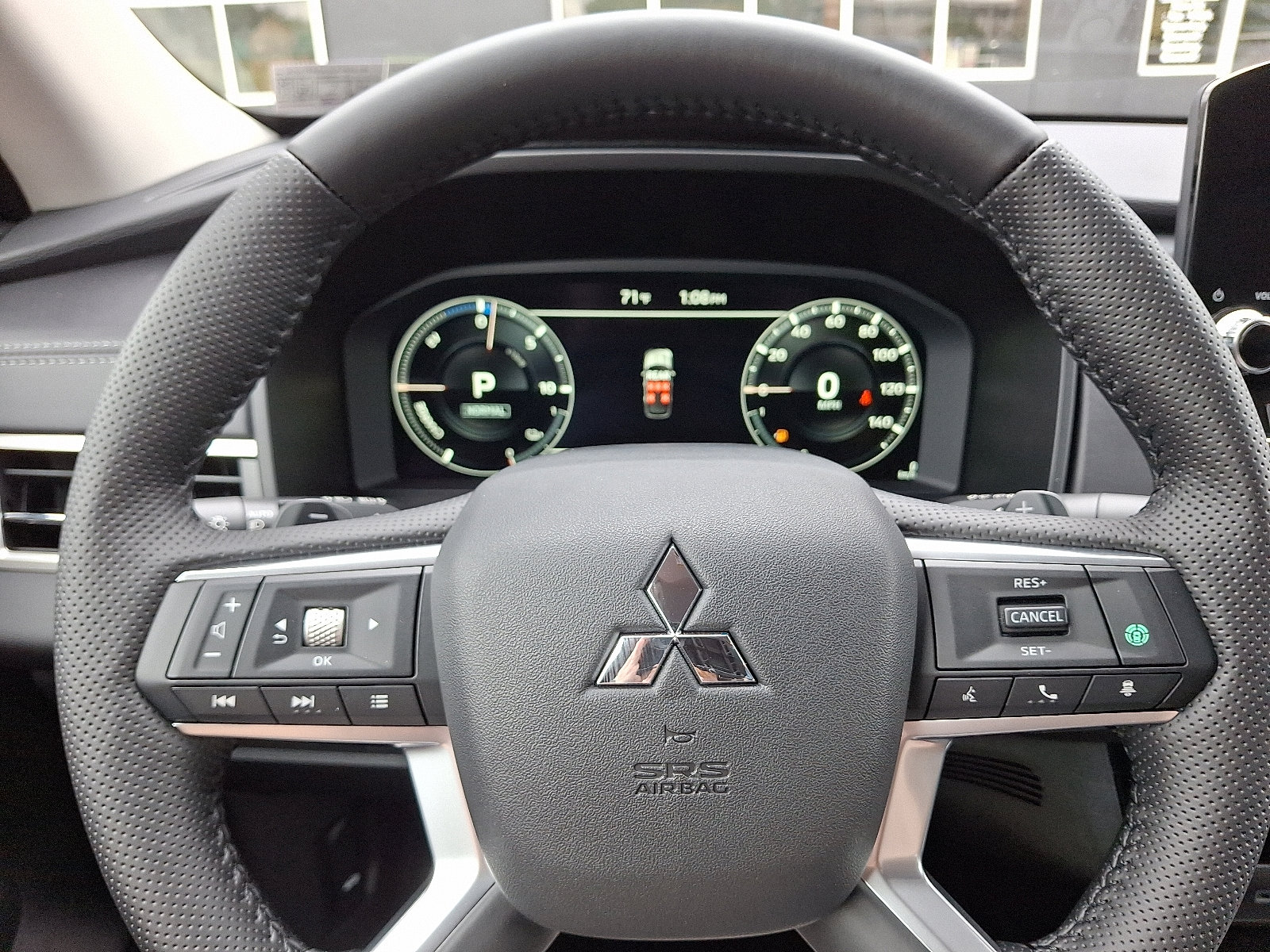 New 2025 Mitsubishi Outlander SE image 17