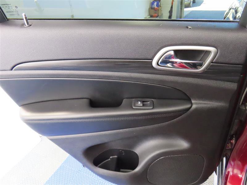 Used 2019 Jeep Grand Cherokee Laredo image 29