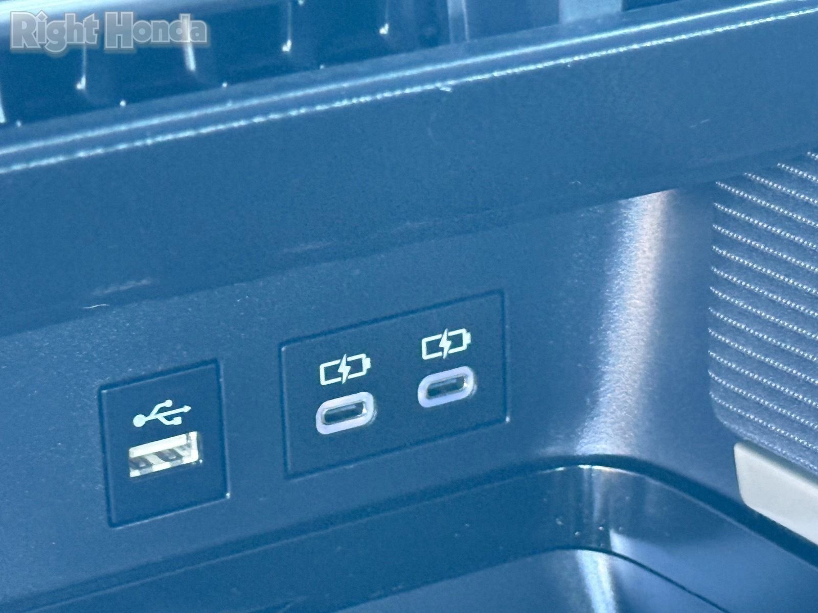 Used 2025 Toyota Camry SE w/ Convenience Package image 24