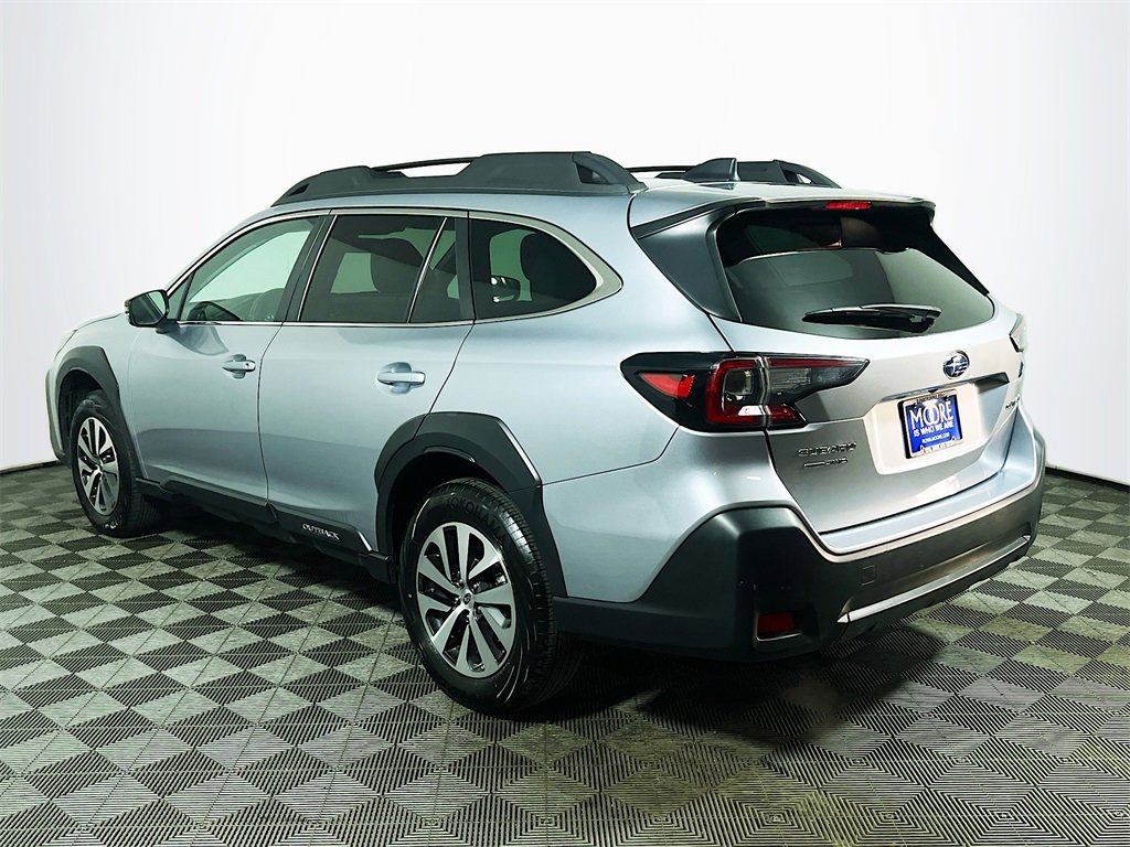 Used 2025 Subaru Outback Premium image 6