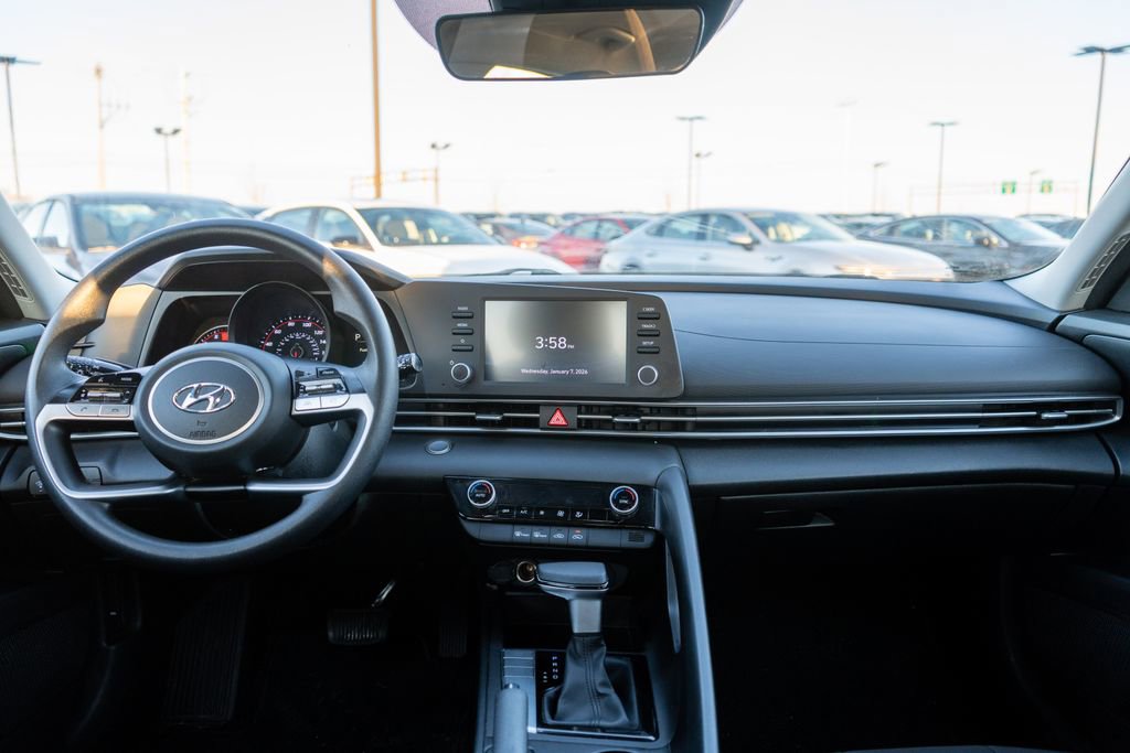 Certified 2023 Hyundai Elantra SEL w/ Preferred Accessory Package image 15