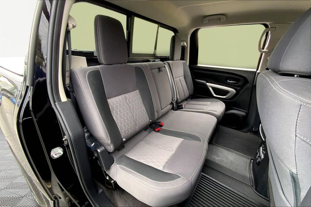 Used 2022 Nissan Titan SV w/ SV Convenience Package image 17