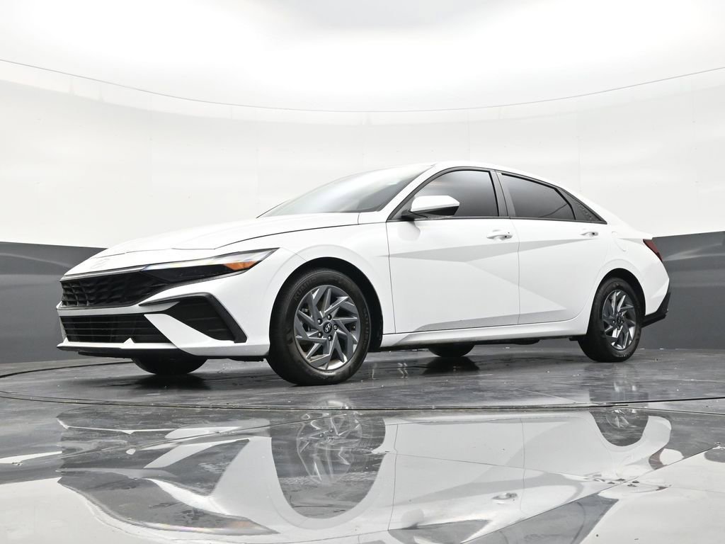 Used 2024 Hyundai Elantra SEL FWD image 21