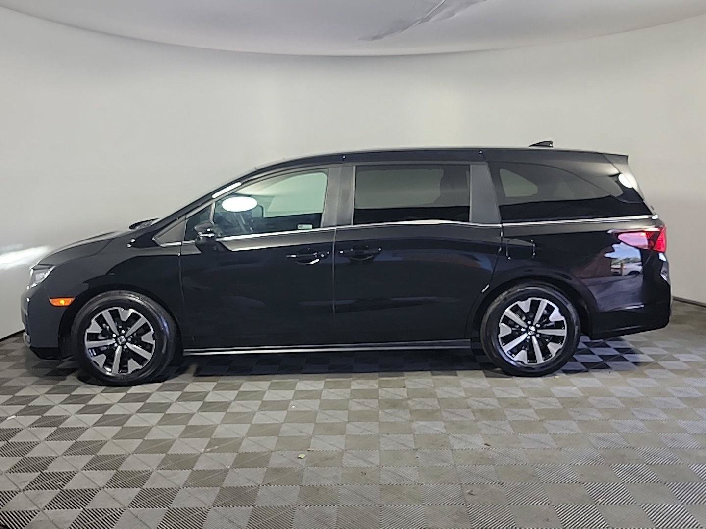Certified 2025 Honda Odyssey EX-L image 11