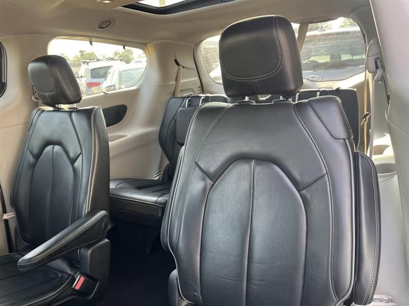 Used 2018 Chrysler Pacifica Limited FWD image 11