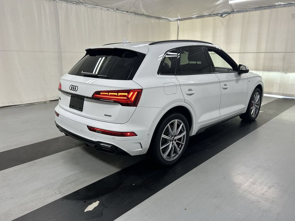 Used 2024 Audi Q5 e Prestige AWD/4WD image 2