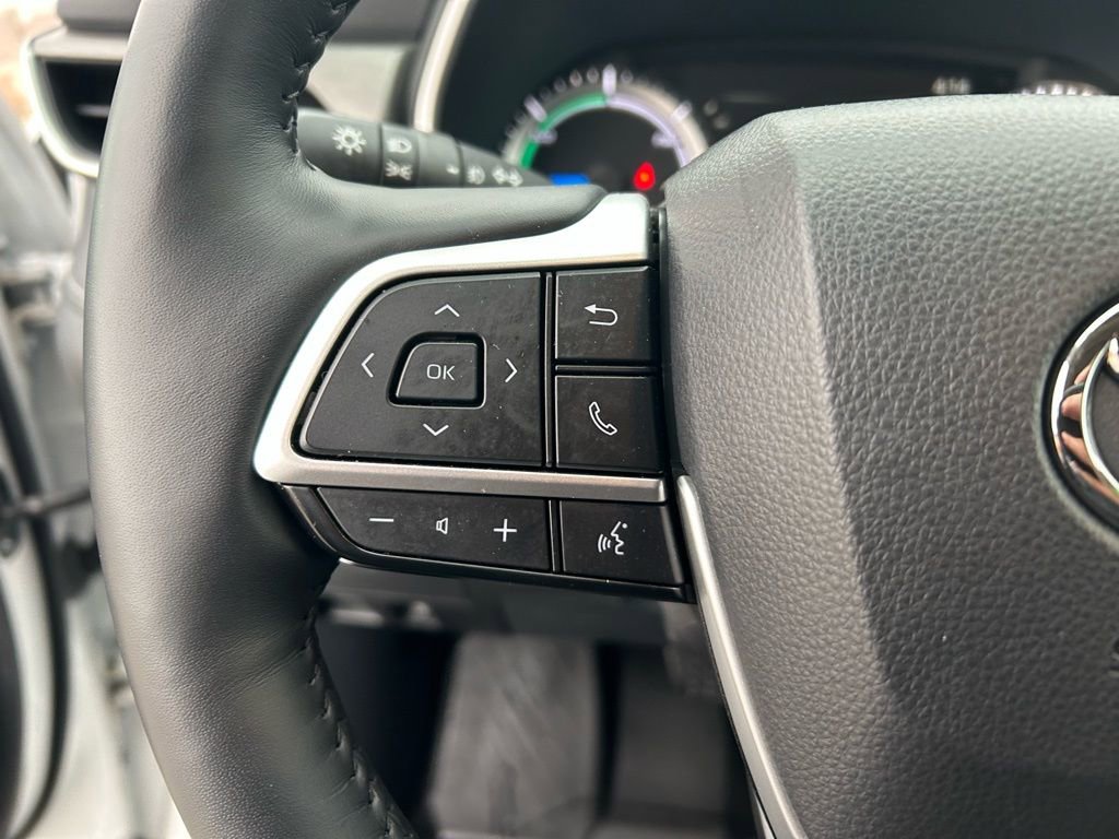 Used 2025 Toyota Highlander XLE image 14