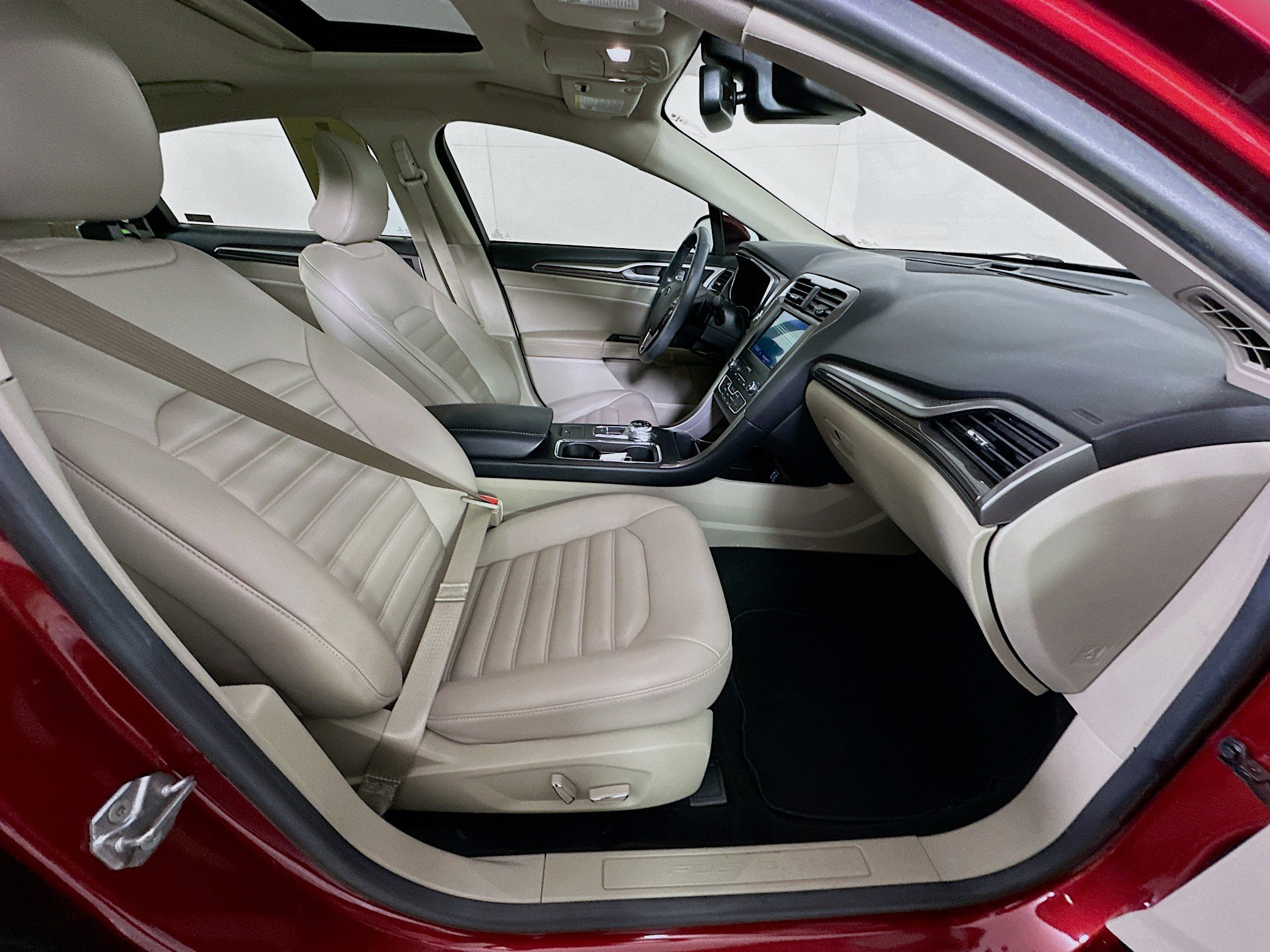 Used 2019 Ford Fusion SEL FWD image 31
