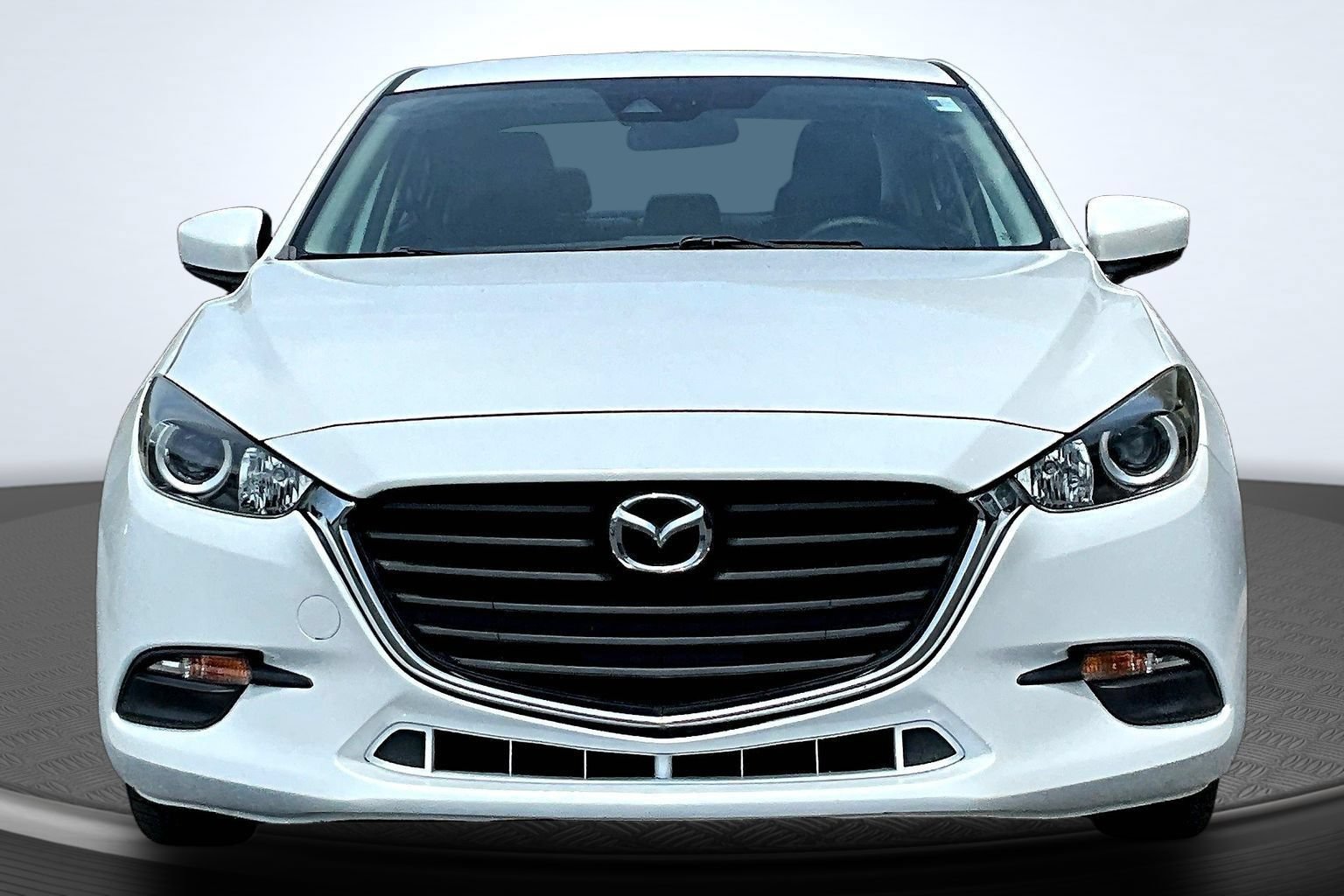 Used 2018 MAZDA MAZDA3 Touring FWD image 2