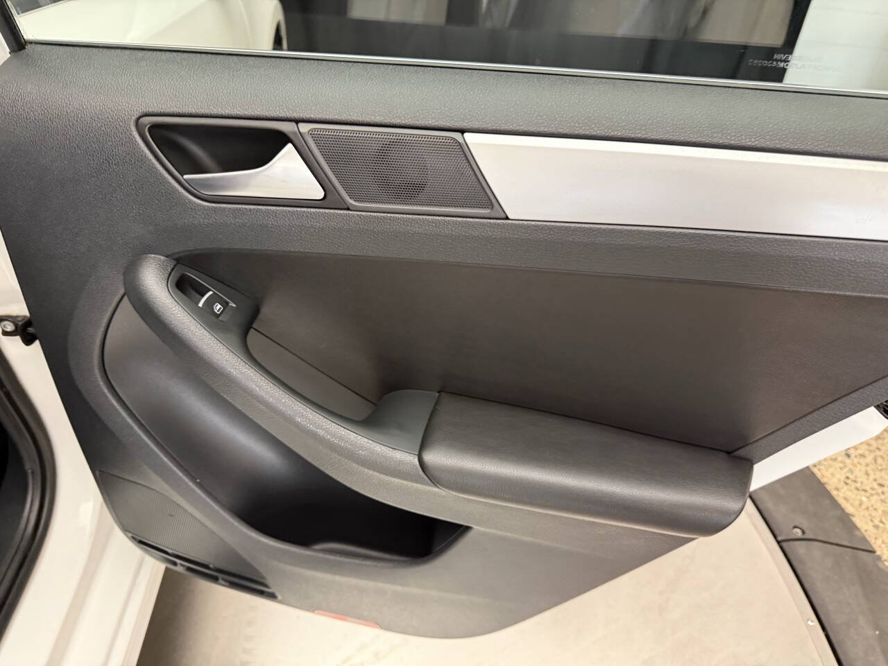 Used 2013 Volkswagen Jetta SE FWD image 21
