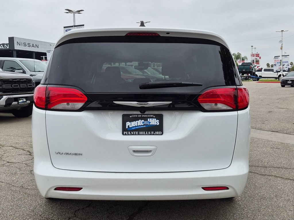 Used 2023 Chrysler Voyager LX FWD image 5