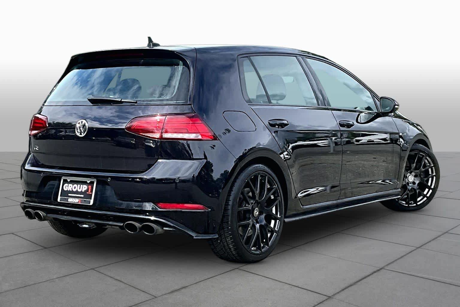 Used 2018 Volkswagen Golf R 4-Door AWD/4WD image 11