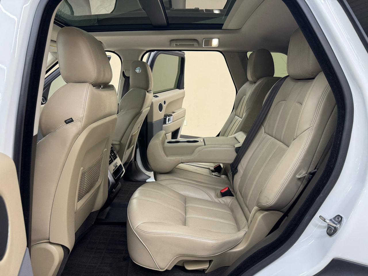 Used 2017 Land Rover Range Rover Sport HSE image 34