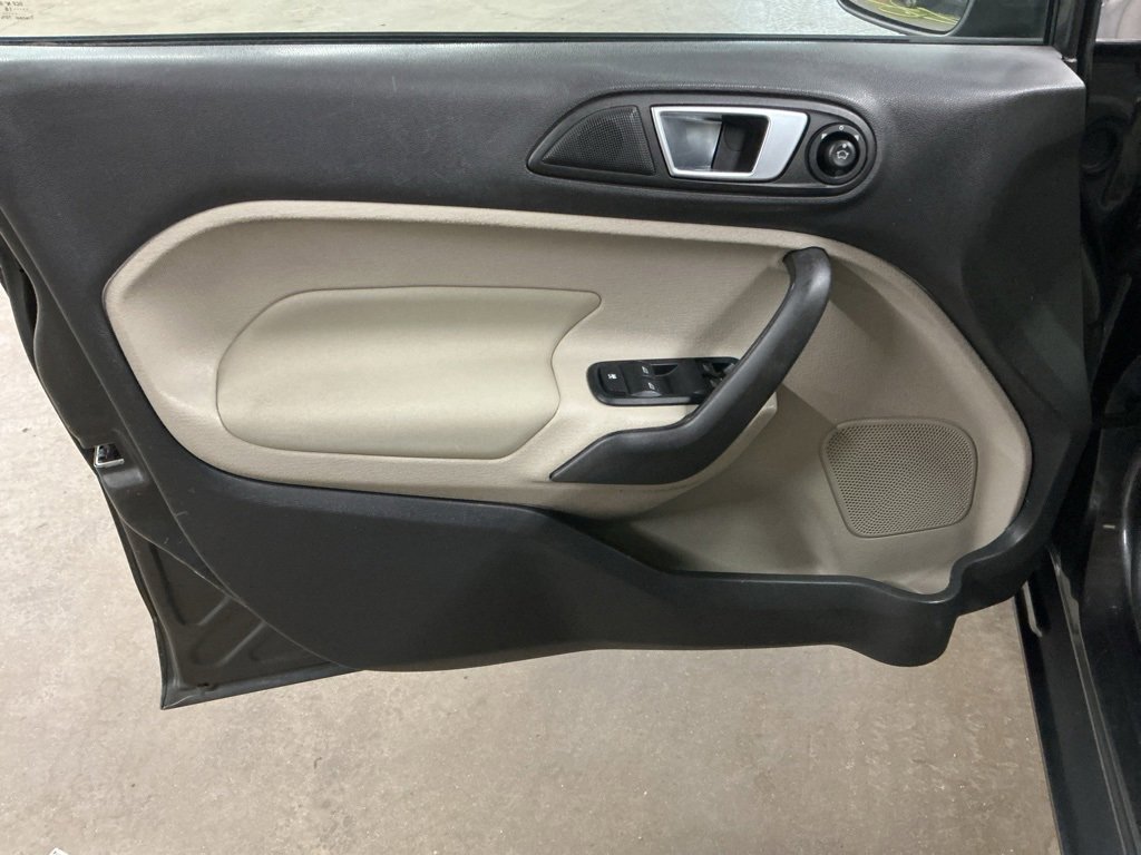 Used 2016 Ford Fiesta SE image 9