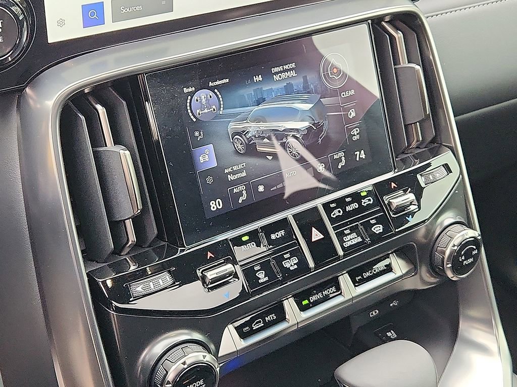 Used 2025 Lexus LX 600 4WD w/ Luxury Package image 17