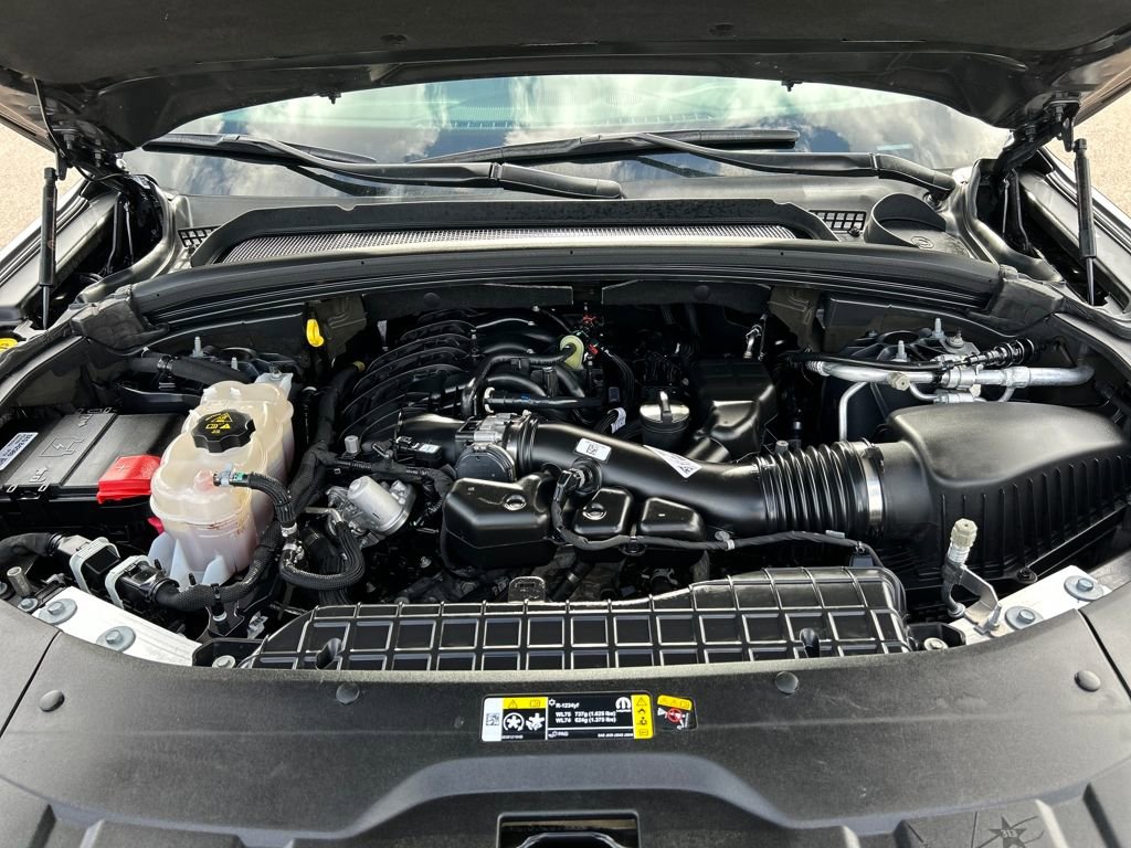 Used 2023 Jeep Grand Cherokee Altitude image 29