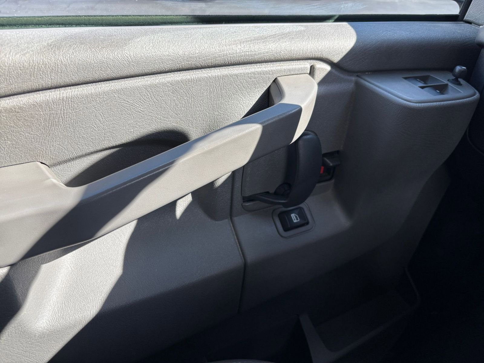 Used 2025 Chevrolet Express 3500 LT w/ LT Preferred Equipment Group image 18