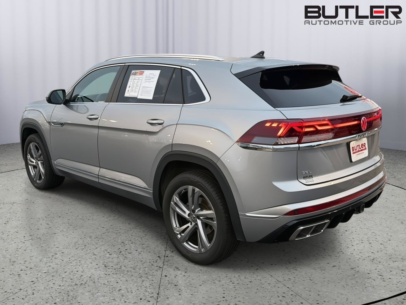 Used 2024 Volkswagen Atlas Cross Sport SEL R-Line AWD/4WD image 4