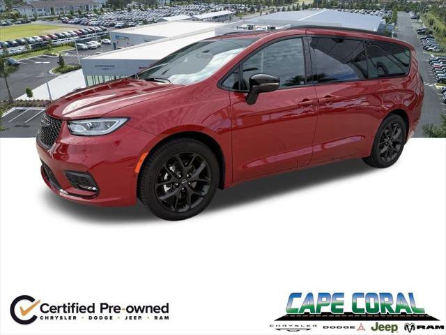 Certified 2025 Chrysler Pacifica Limited image 1