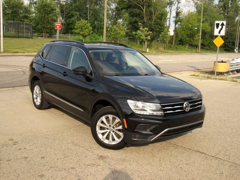 Used 2018 Volkswagen Tiguan SE w/ Panoramic Sunroof Package AWD/4WD image 2