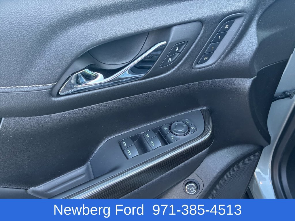 Used 2023 GMC Acadia SLT w/ Technology Package AWD/4WD image 14