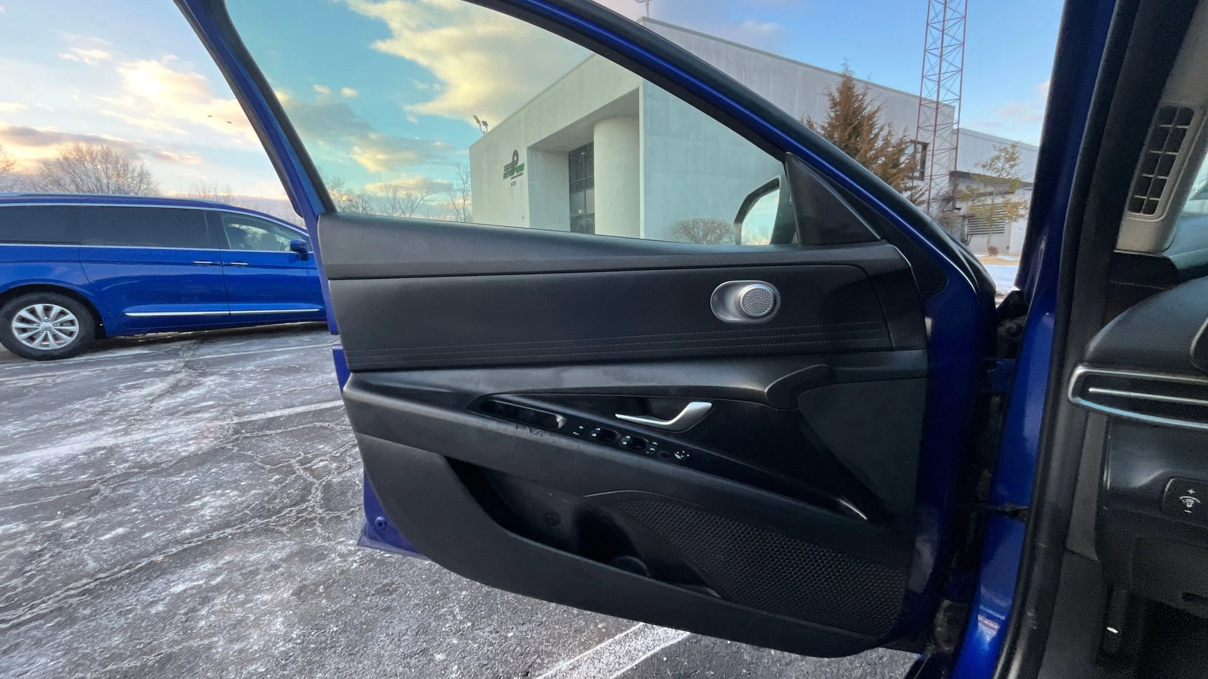 Used 2021 Hyundai Elantra SE image 19