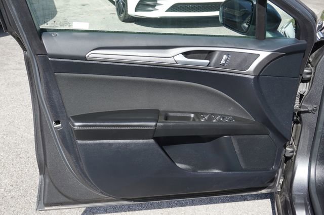 Used 2020 Ford Fusion SE image 25