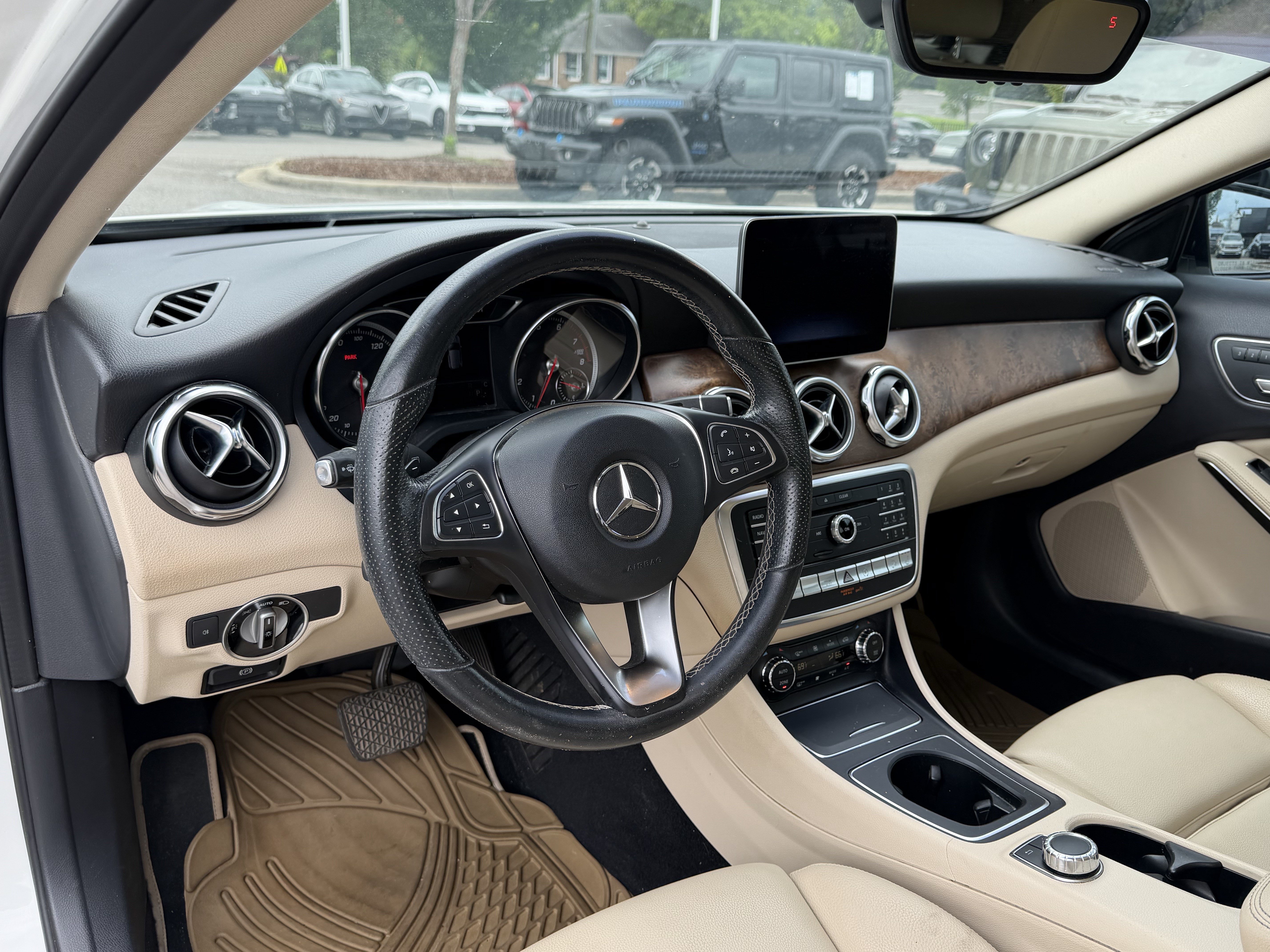Used 2019 Mercedes-Benz GLA 250 4MATIC image 11